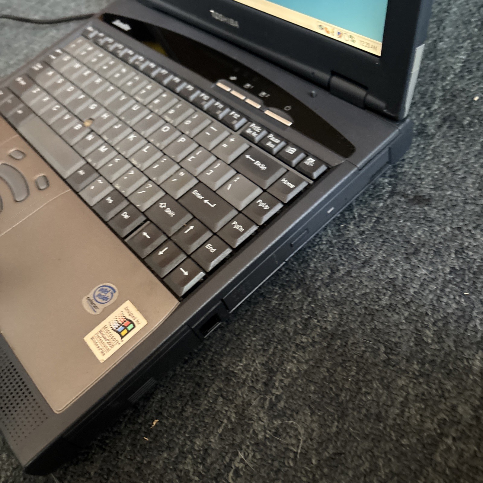 Toshiba 1800 Satellite CDROM 184mb RAM 9.35GB HDD 3.5″ Floppy*Needs New Battery*