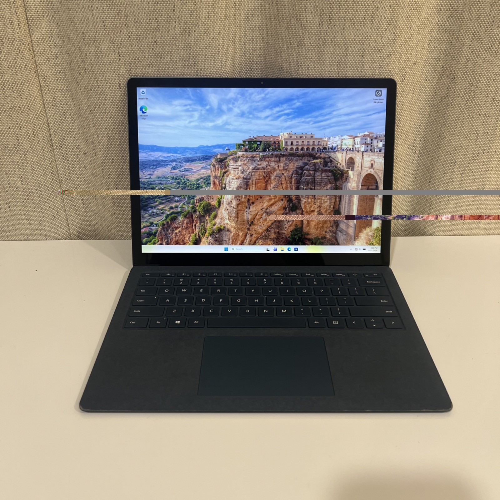 Surface Laptop 3 13.5″ i7/16GB/512GB – Charger Included – Good For: School/Work