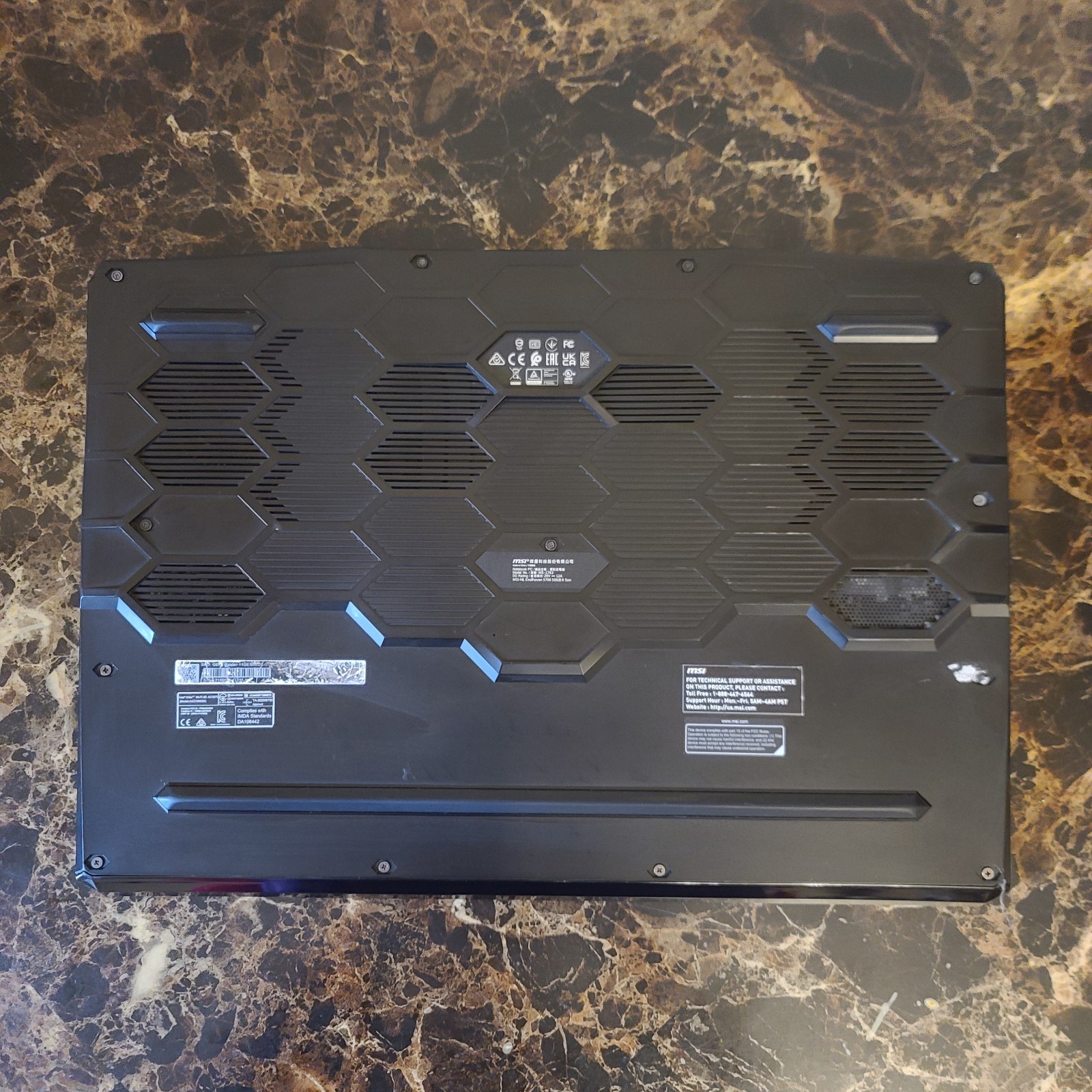 MSI GE76 RAIDER 11UE-046US GAMING LAPTOP CORE i7-11800H 8GB RAM RTX 3060 512GB