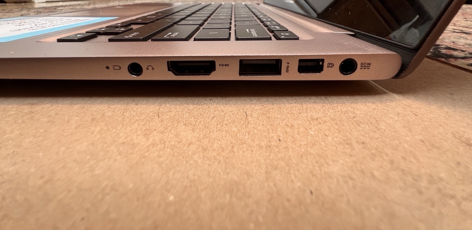 Asus Zenbook UX303UB, I7,12G Ram SSD250 G Nvidia Touch Screen Win 11 Pro No:2