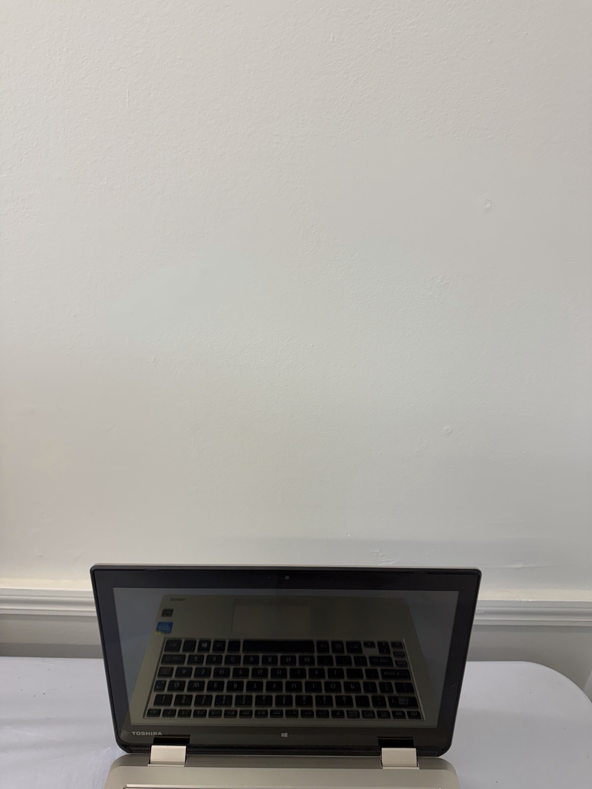 Toshiba Satellite L15W-B1302 Laptop – Good Screen – Intel Celeron N2840-Read Des