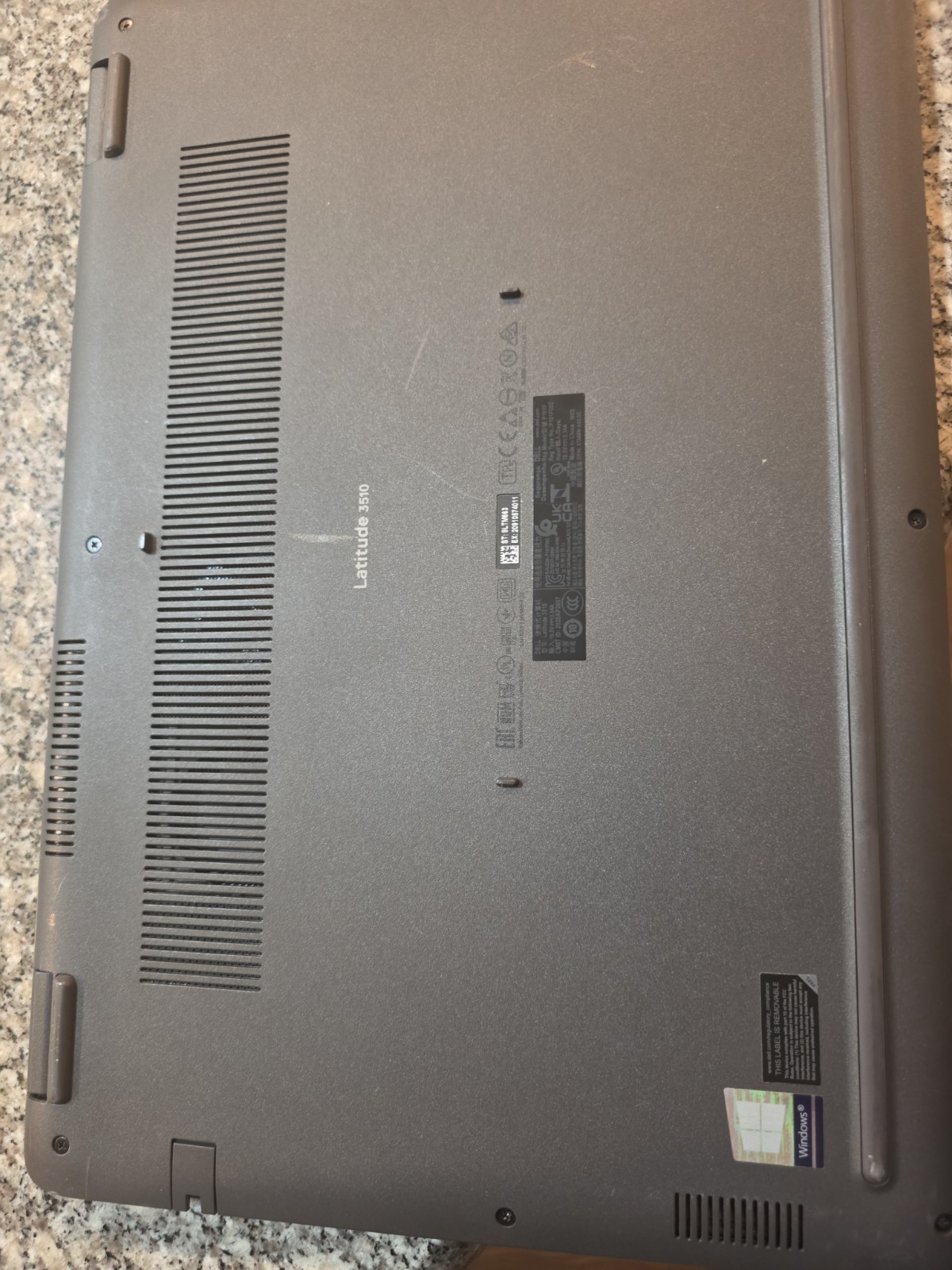 Dell Latitude 3510 15.6″ FHD i7-10510U 8GB 256GB SSD MX230 Win 11 Pro