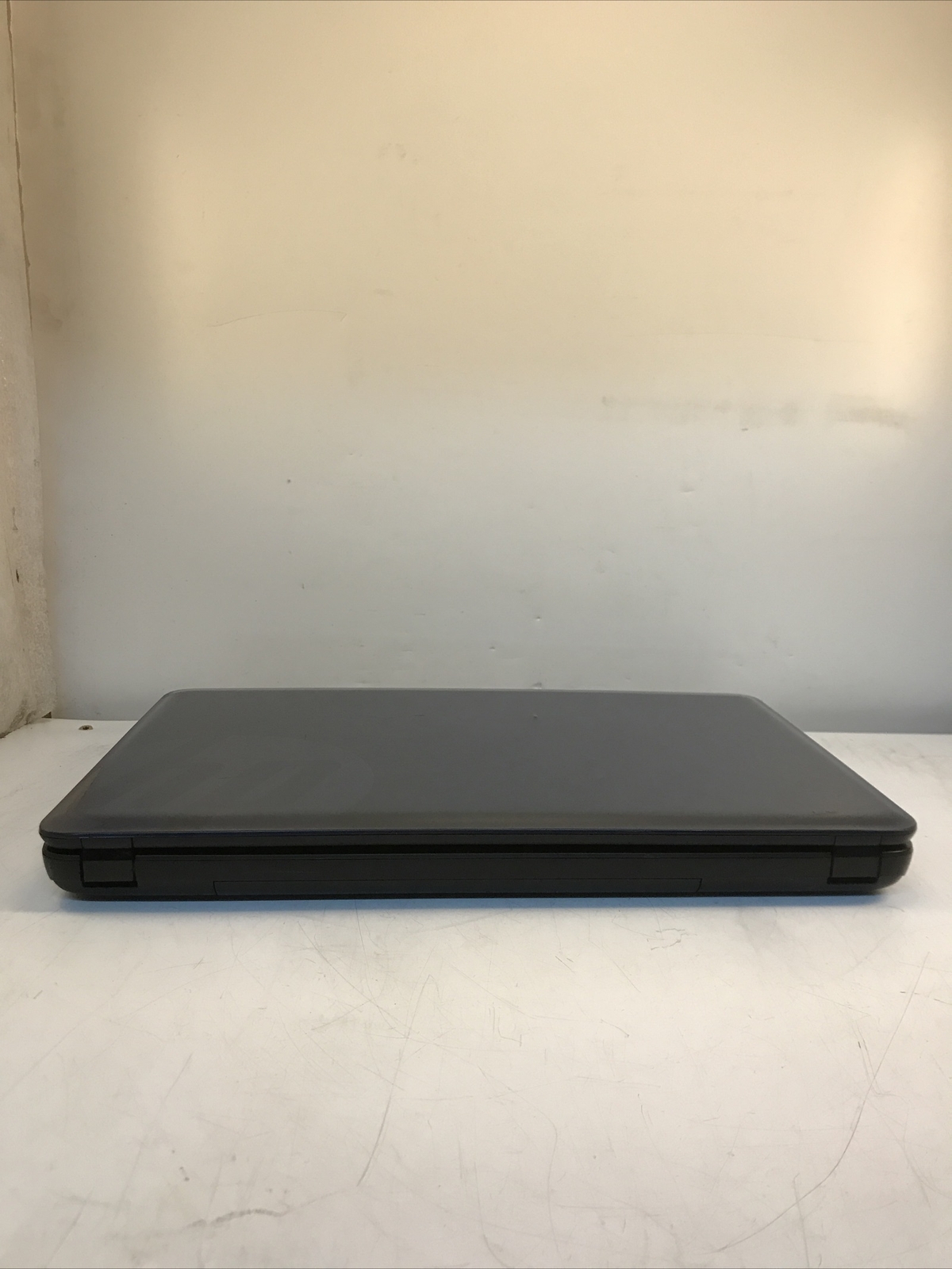 HP 2000 Notebook AMD E-300 APU Radeon HD 1.30GHz 4GB Ram No HDD Boot to BIOS