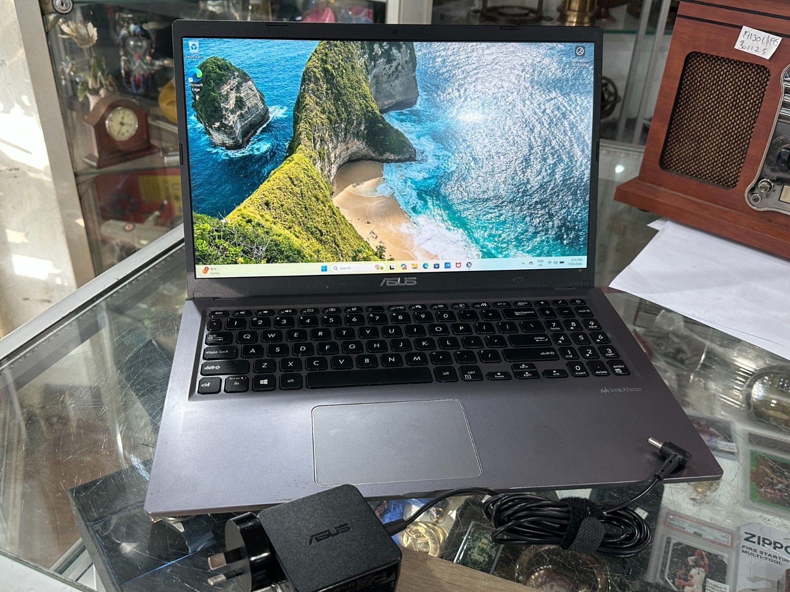 ASUS VIVOBOOK X515EA / WINDOWS 11 PRO , 512GB SSD 8 GB RAM / 11TH GEN I5-1135G7