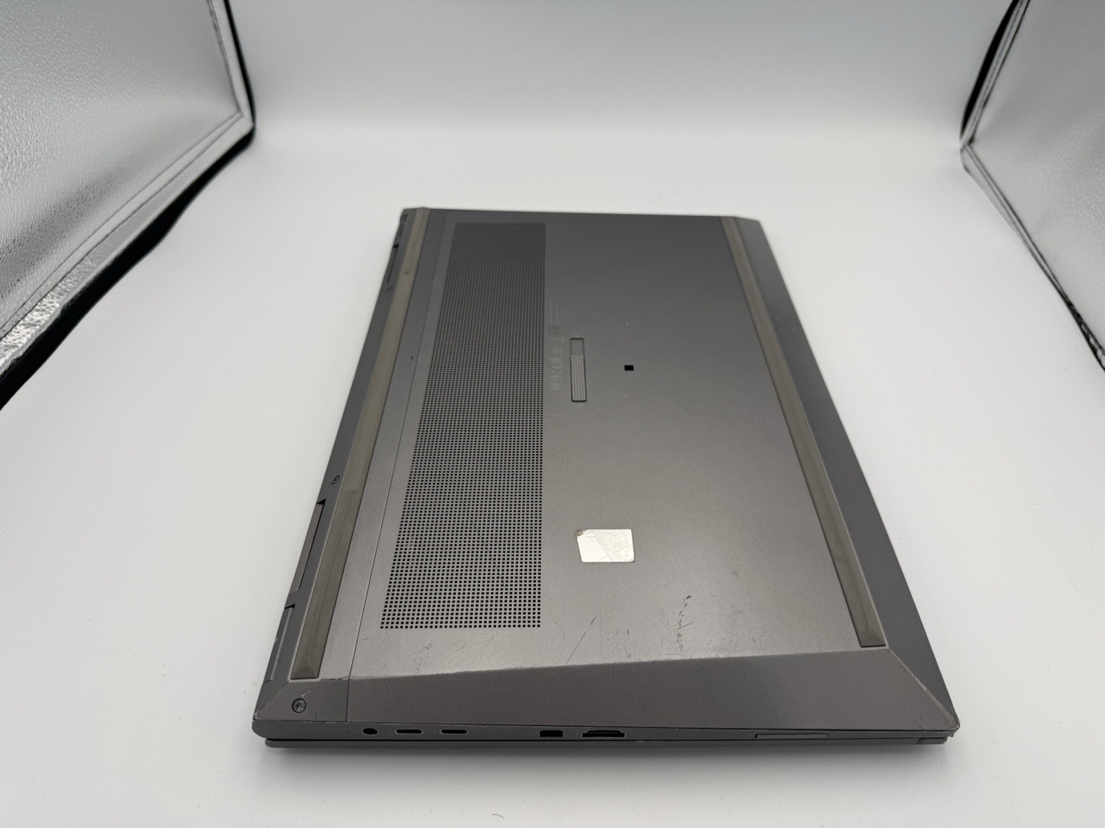 HP ZBook Fury 15.6” G8 WS – i7-11800H | 32GB RAM | 1TB SSD | No AC