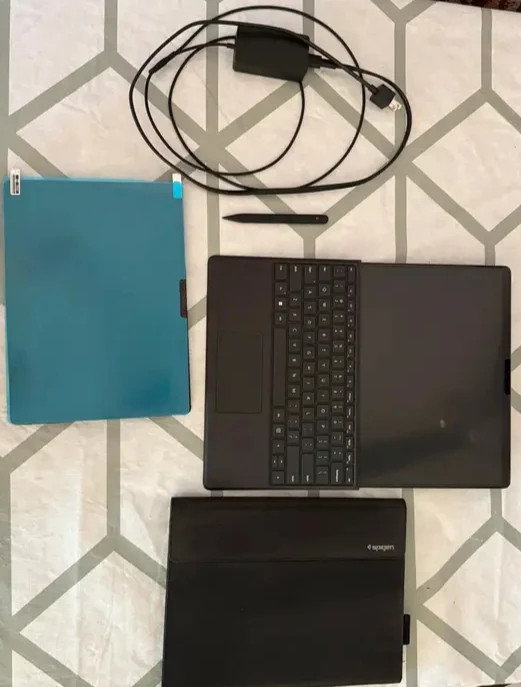 Surface Pro 11 OLED 16GB/512GB + Pen 2, Keyboard, Case, Screen prot – Like new