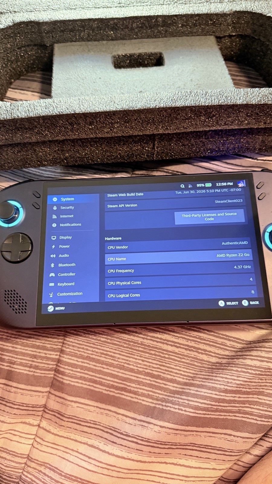 Lenovo Legion Go S 8″ 16GB RAM, 512GB SSD, AMD Ryzen Z2, SteamOS, Nebula