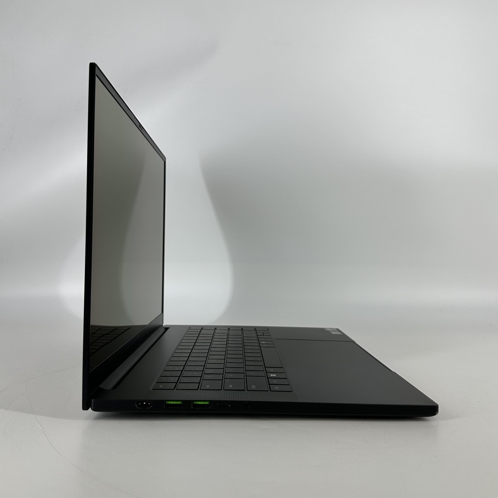 Razer Blade 16 240Hz QHD+ 2.0 GHz Ryzen AI 9 HX 370 64GB 2TB/2TB RTX 5090