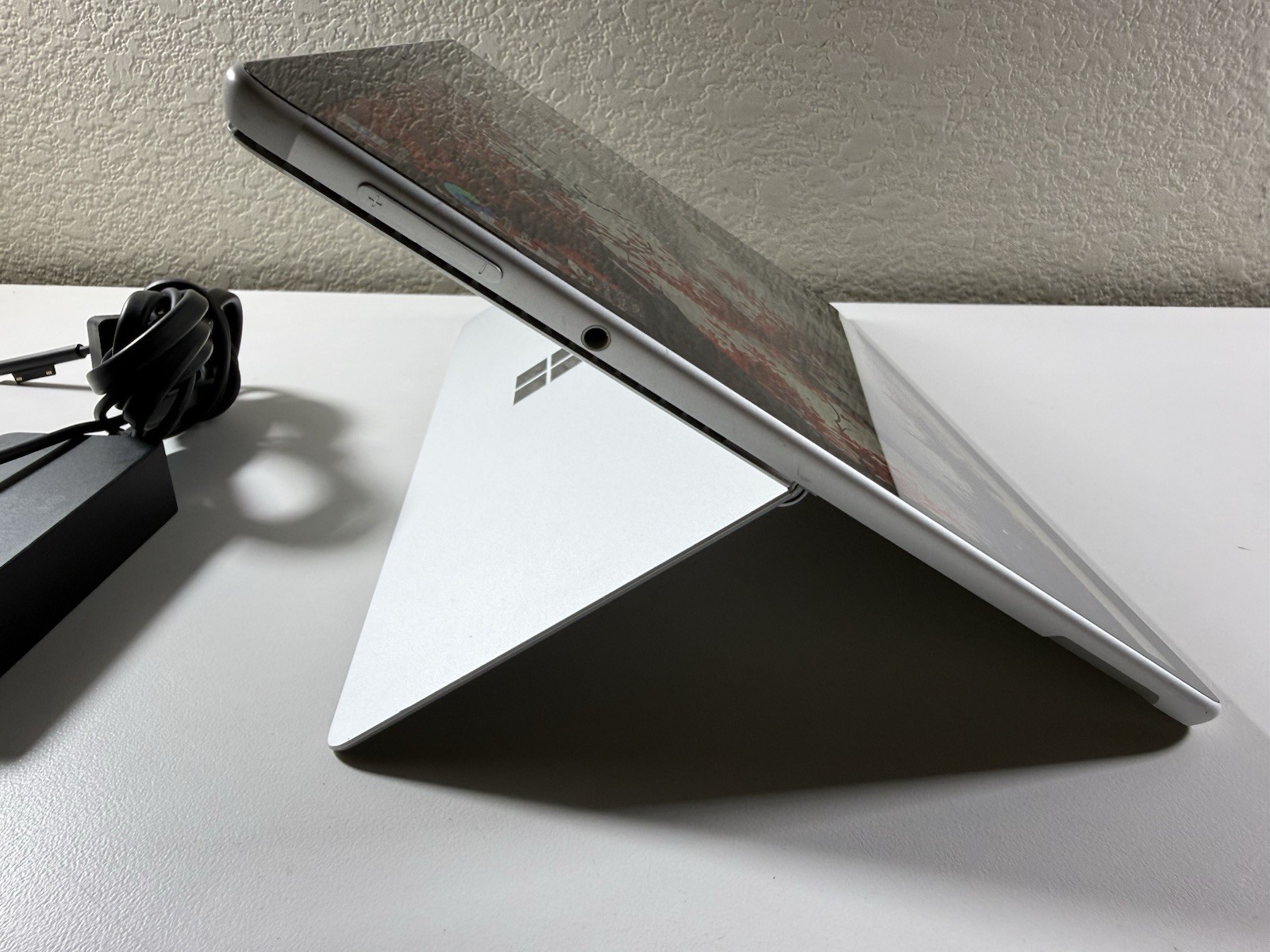 Microsoft Surface Pro 8 (1982) i5-1145G7 – 16GB RAM – 256GB 120Hz – Win 11 Pro