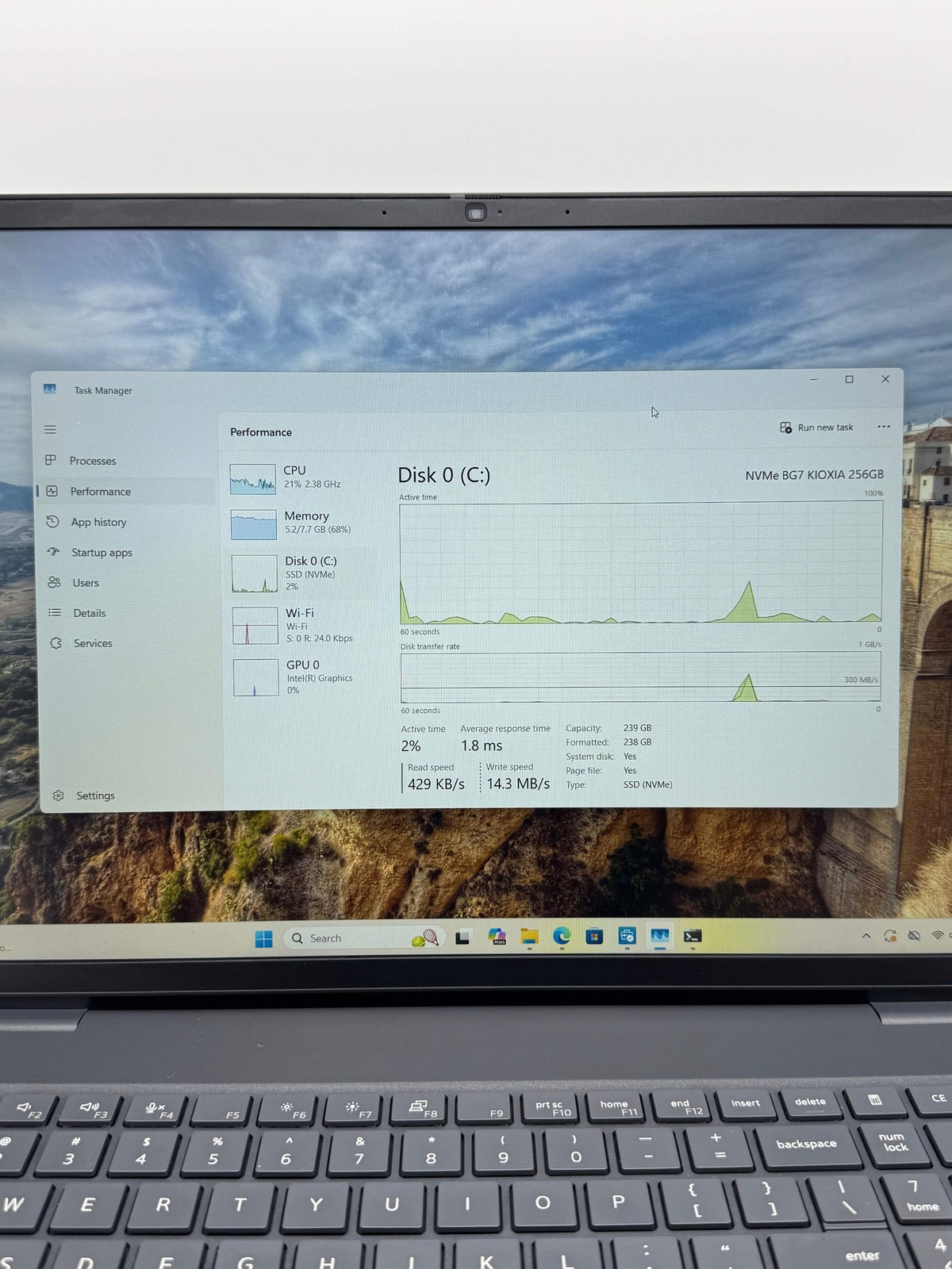 Dell Pro 16 PC16250 16″ Core 3 8GB 256GB SSD Black Used