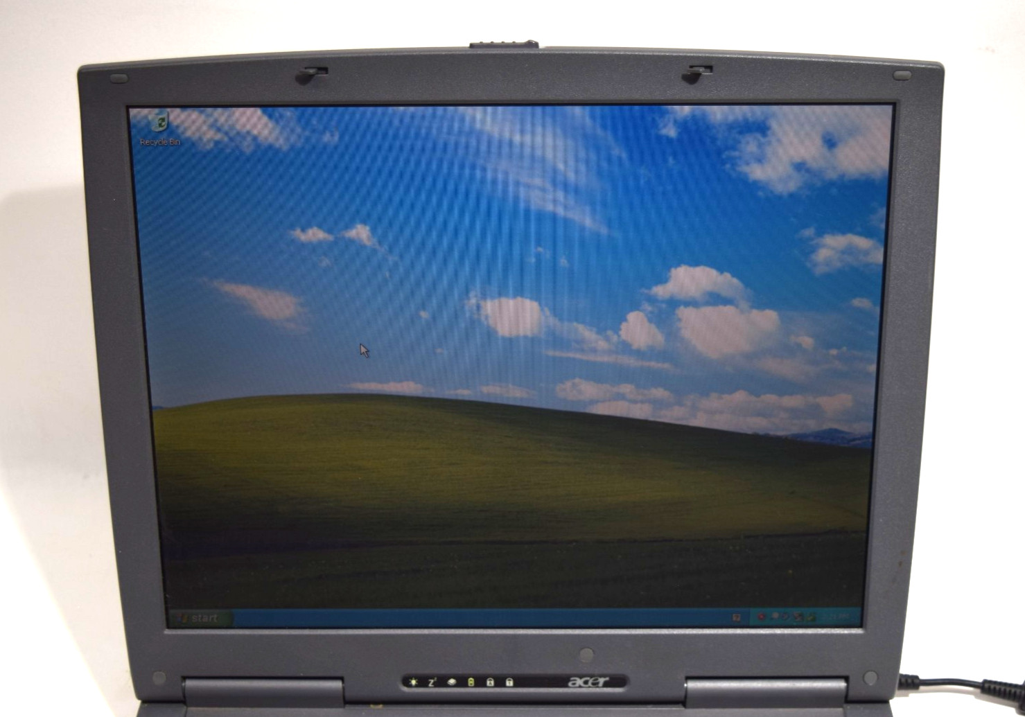 Acer TravelMate 230 Laptop 2003 2.0GHz 1GB RAM/60GB HDD/DVD/Floppy/XP SP3