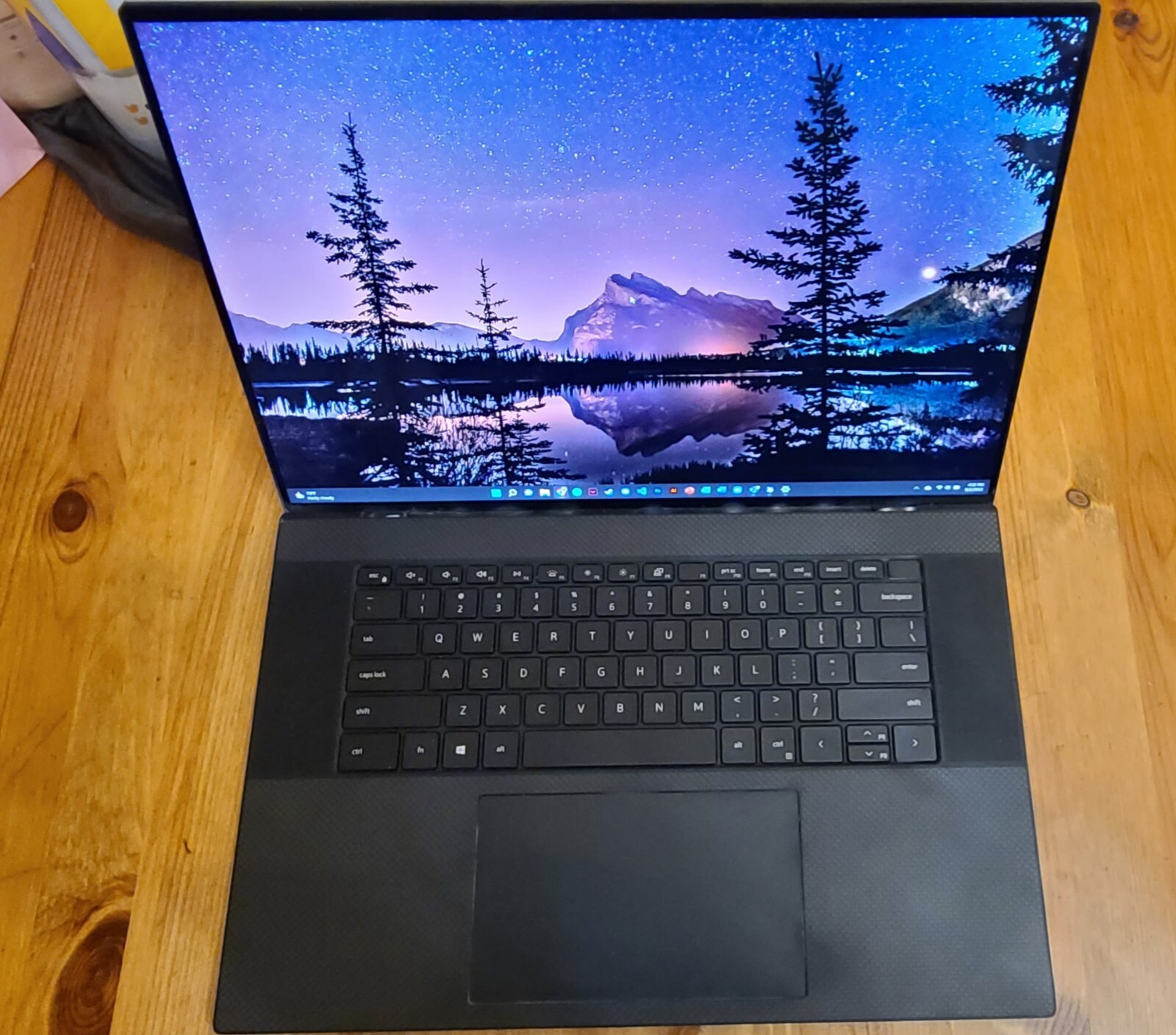 Dell XPS 17 9700 17″ (1TB SSD, Intel Core i7 10875H., 5.10 GHz, 32GB) Laptop