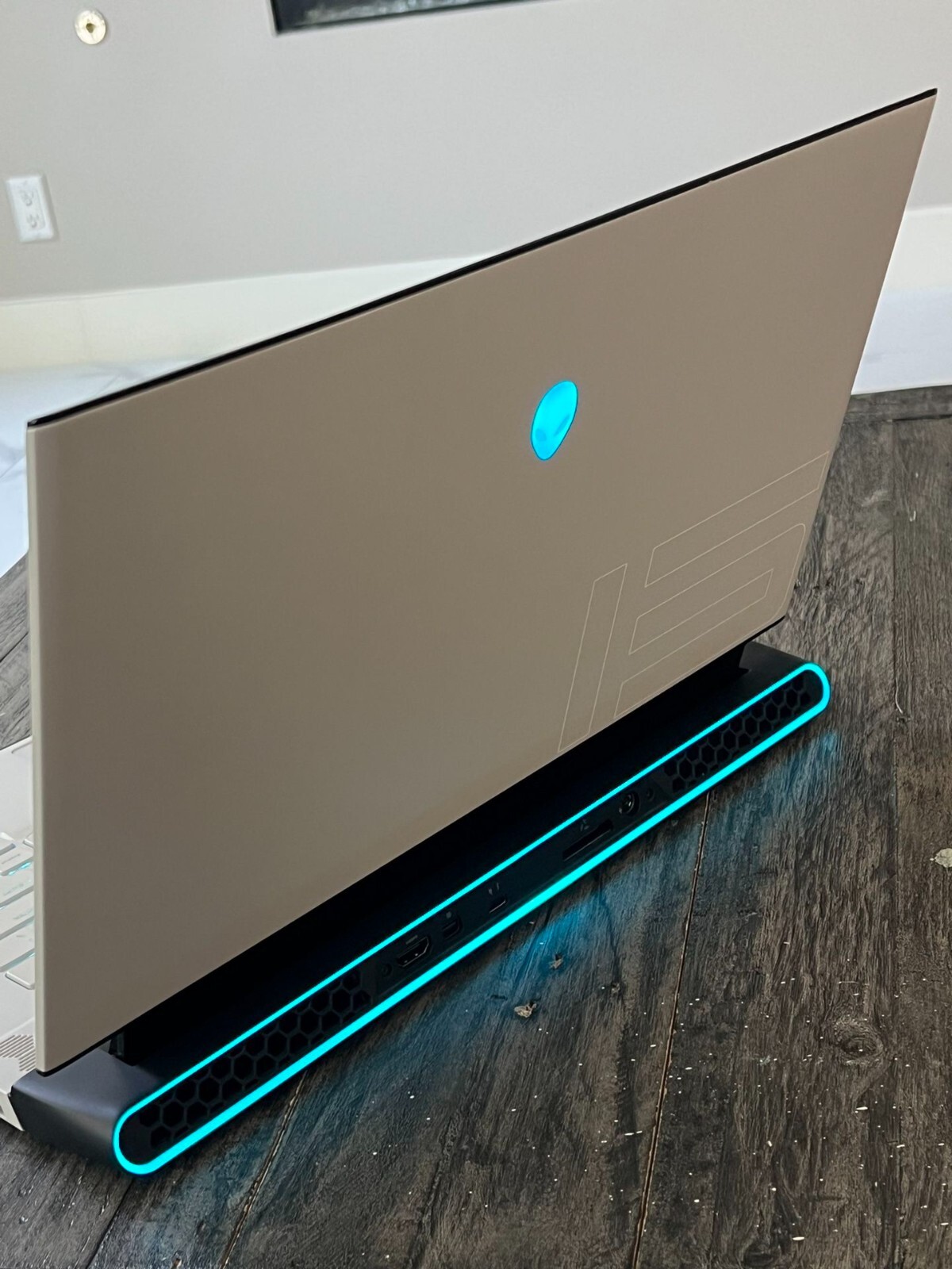 Alienware M15 R4 (Core i7-10870H 2.2GHz, RTX 3080, 300Hz, 1TB SSD, 32GB RAM)
