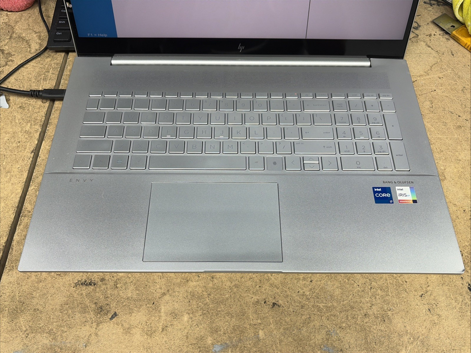 HP ENVY Laptop 17m-ch1013dx 17.3 FHD Touchscreen/i7-1195G7/16GB/512GB SSD