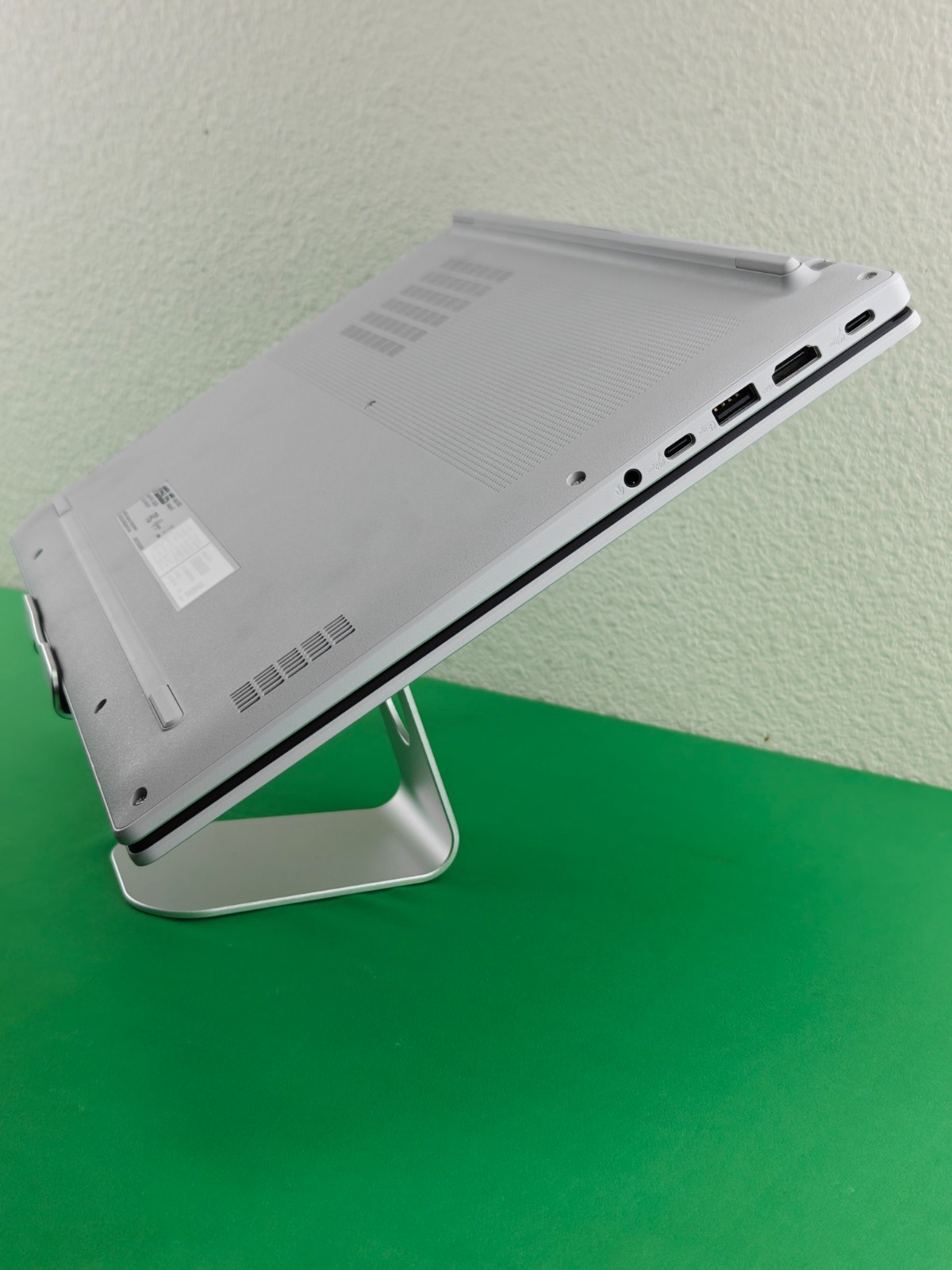 ASUS Vivobook 16 Copilot+ 16″ WUXGA Snapdragon X X126100 16GB 1TB SSD W11H SL