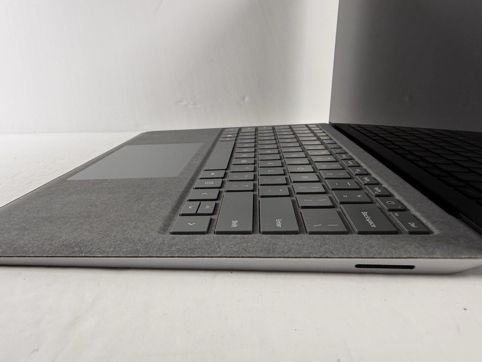 Microsoft Surface Laptop 5 13.5” 1950 Intel Core i7-1265U 16GB RAM 512GB NVME