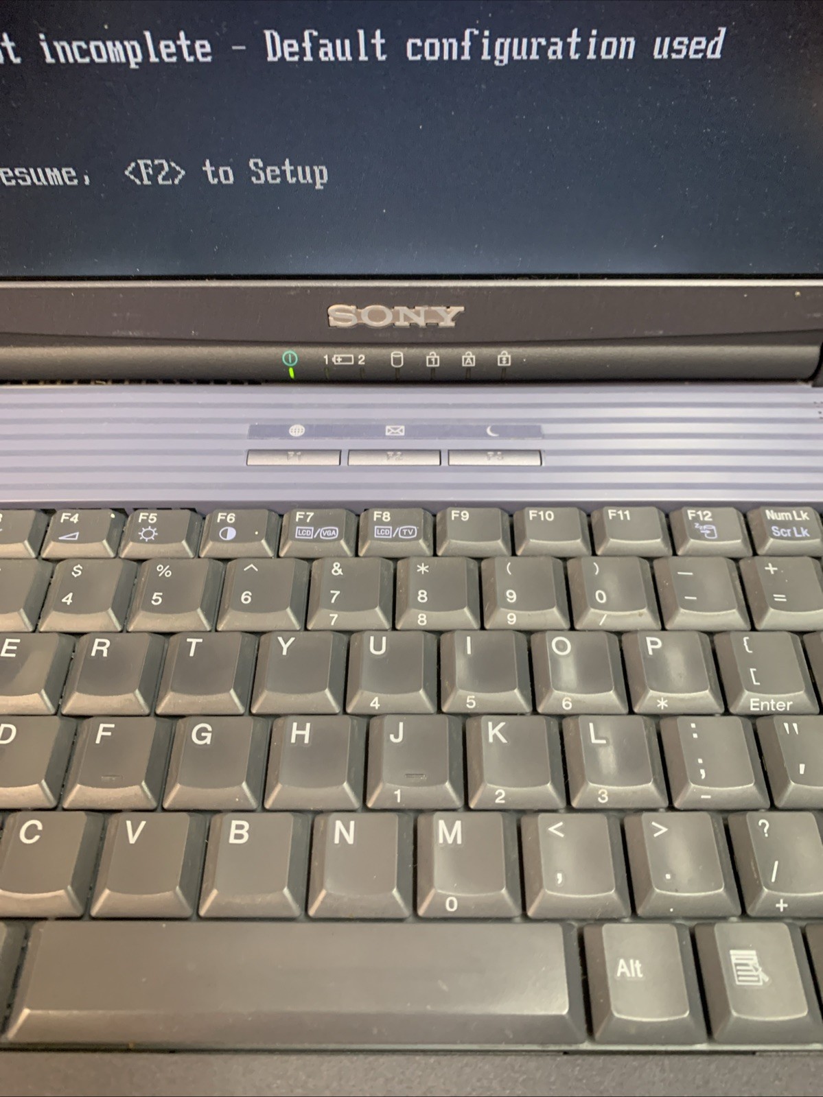 Sony Vaio PCG-F10 Laptop Intel Pentium II 300MHz (ITS OLD BUT 🥇)