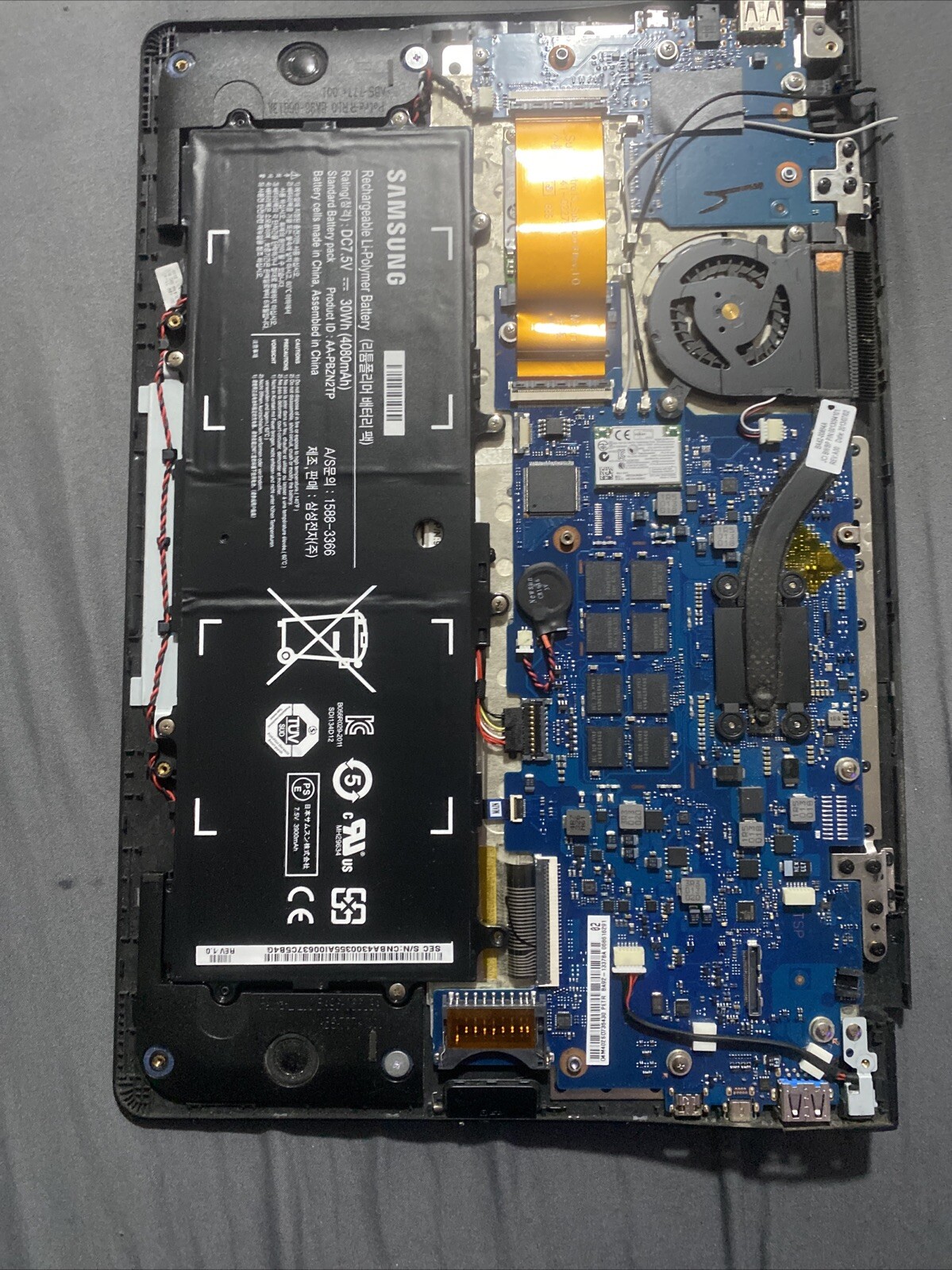 Samsung NP915S3G AMD A6-1450@1.40GHz 8GB RAM NO DRIVES PARTS Only No Screen