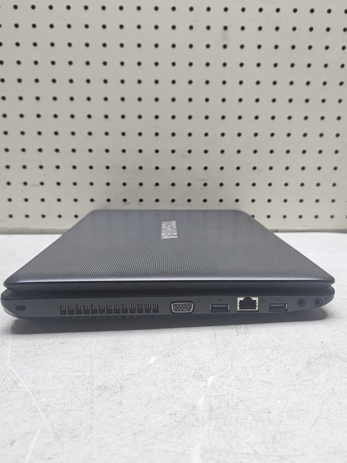 Toshiba Satellite C650-ST6N02 – Pentium B960 – 3GB RAM – NO HDD – Read Desc.