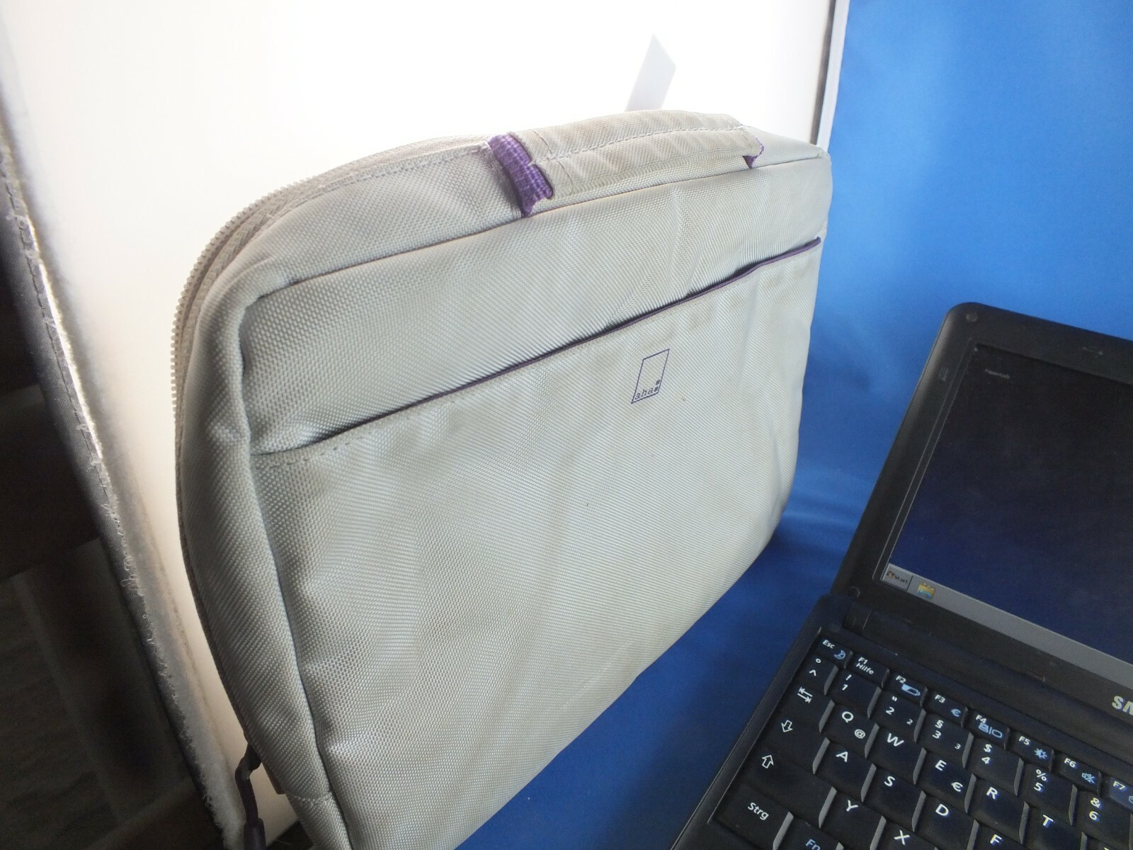 Samsung N130 Netbook L 10 inch L F with Case with EXTRAS I Windows 7 Professional