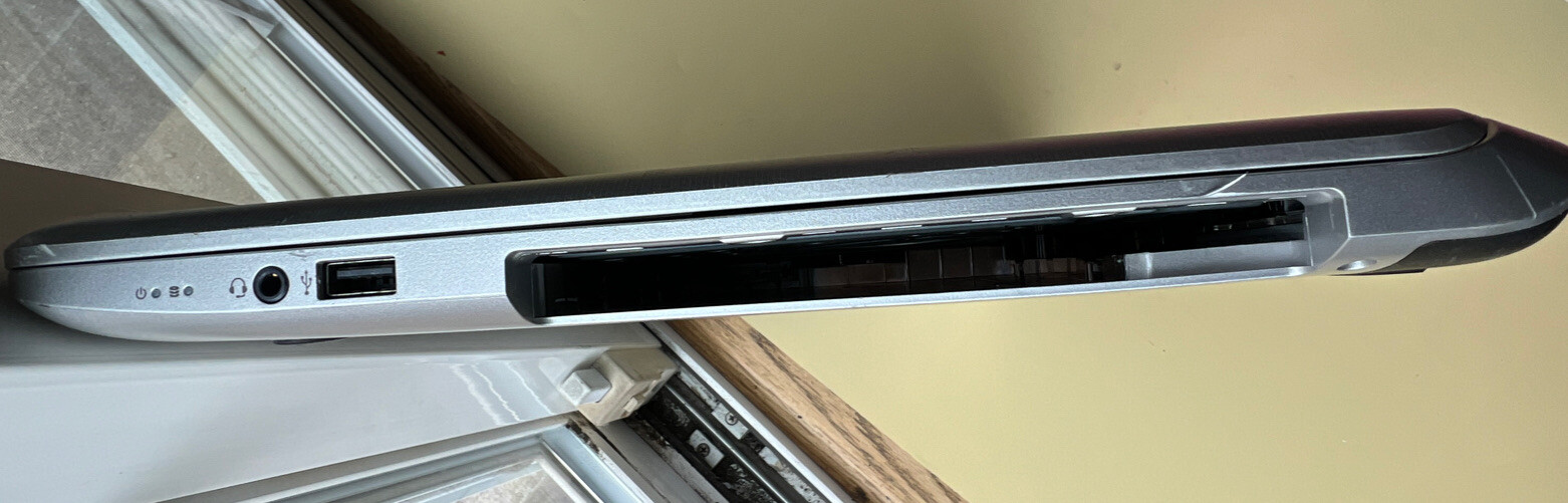 17″ HP Pavilion AMD A8 2GB RAM 0GB HDD PARTS OR REPAIRS