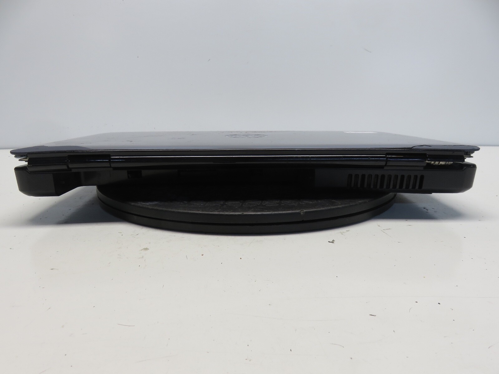 Dell Inspiron 15-3567 Intel i3-7100U 2.4GHz 8192 MB NO HDD No Batt