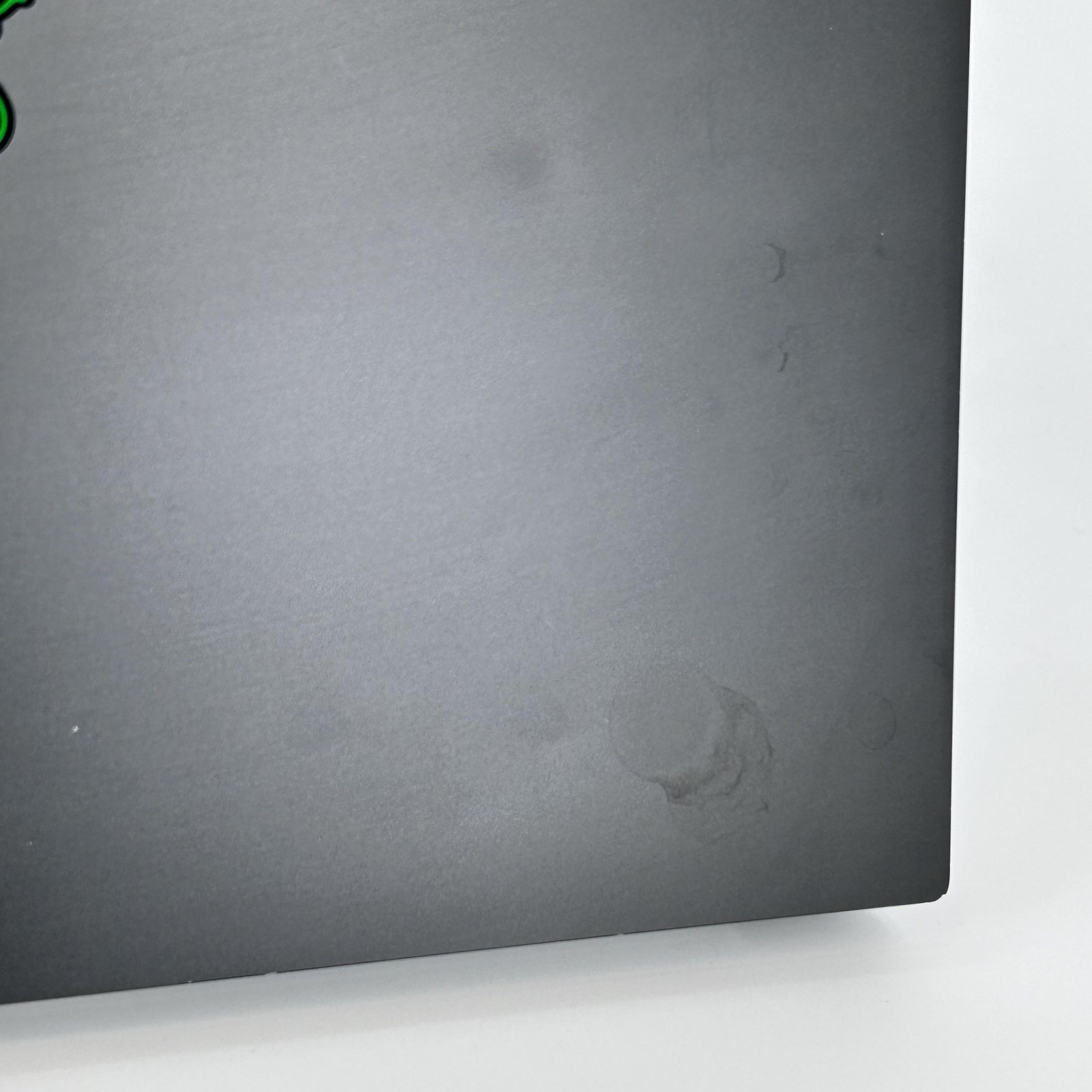 Razer Blade 18 240Hz QHD+ 2.2 GHz i9-13950HX 32GB 1TB/1TB NVIDIA RTX 4090 Good
