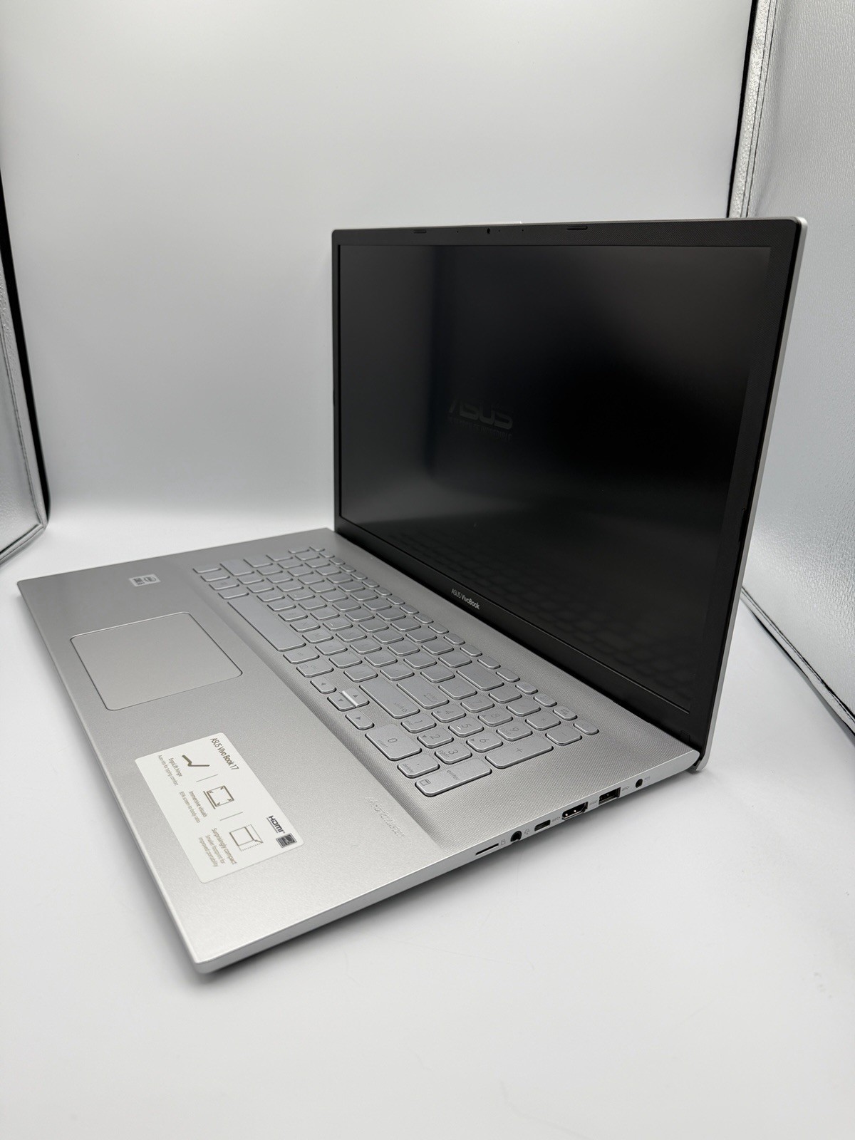 ASUS VivoBook 17 X712J 17.3″ Laptop i5-1035G1 12GB RAM 1TB Win 11 Charger
