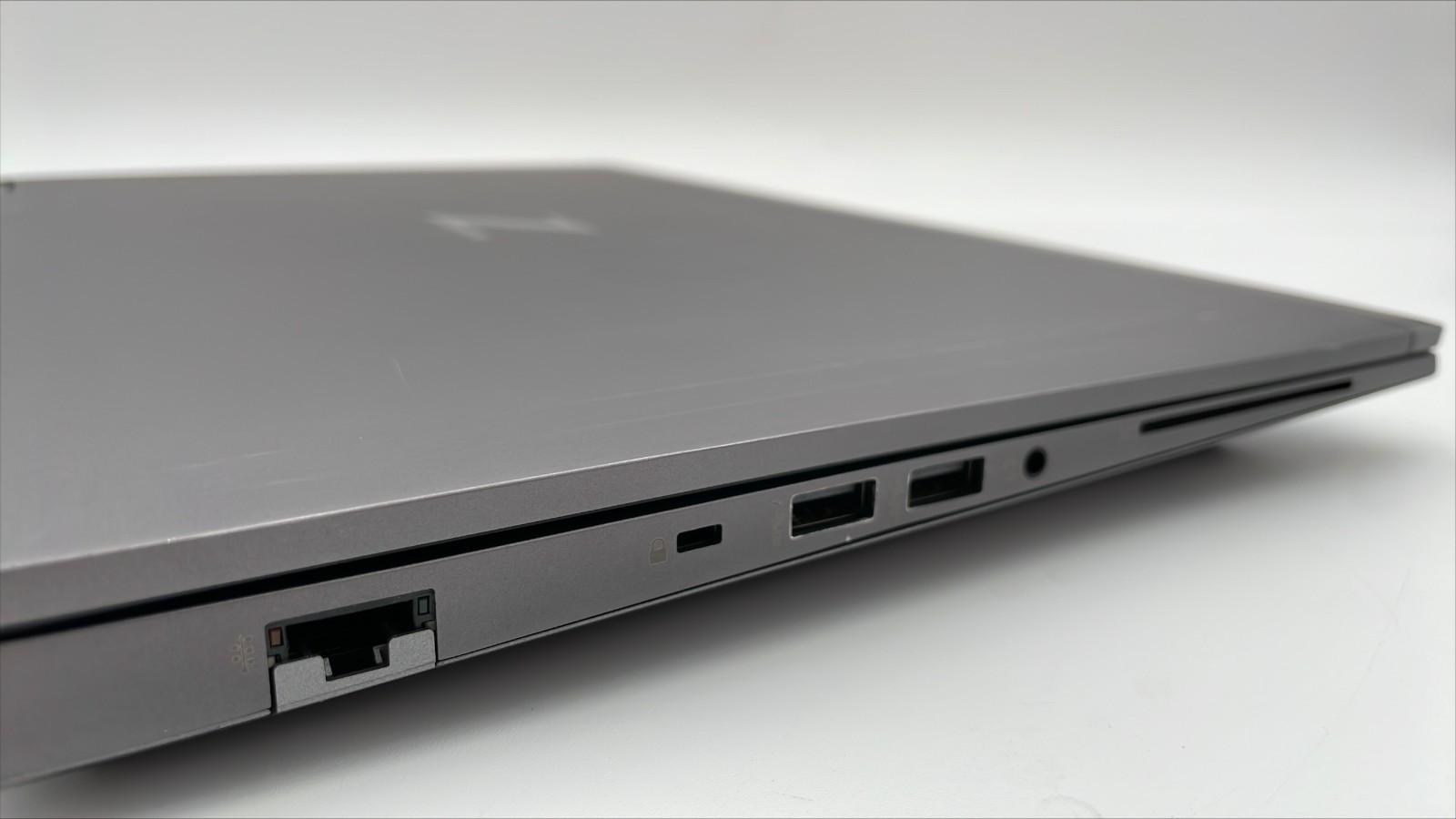HP ZBook Fury 15 G7 15 FHD i7-10850H 2.70GHz 64GB Quadro T2000 No HDD No AC