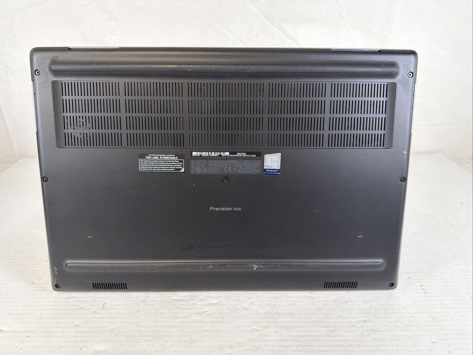 Dell Precision 7530 Intel i7-8850H 8GB NO SSD/OS Quadro P2000 15.6″ Excel Batt