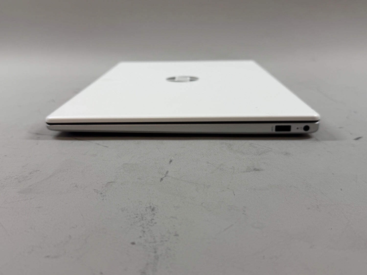 HP Envy 15.6″ Athlon Silver 7120U 3.5GHz 8GB RAM 1TB SSD Radeon Graphics