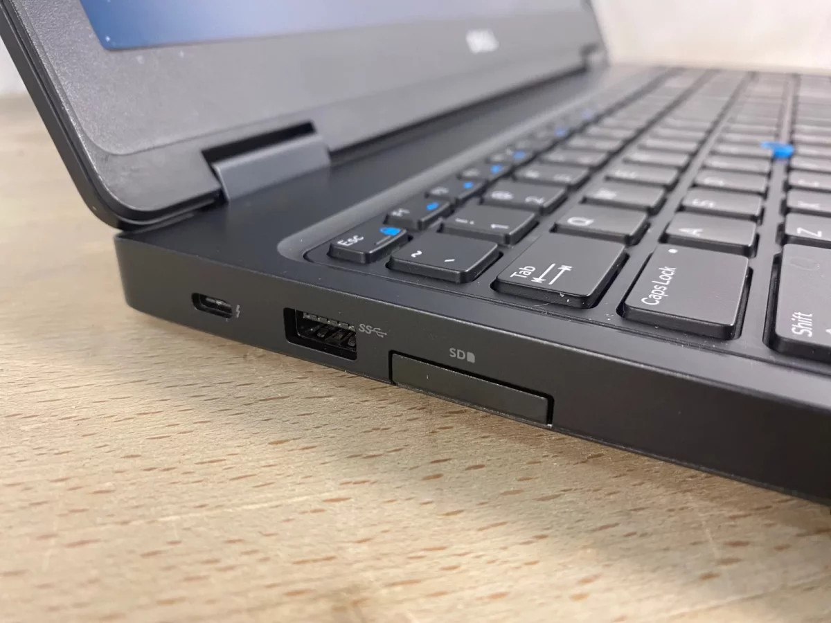 Dell Latitude 5580 i7-7820HQ 8GB RAM No SSD For Parts/Repair