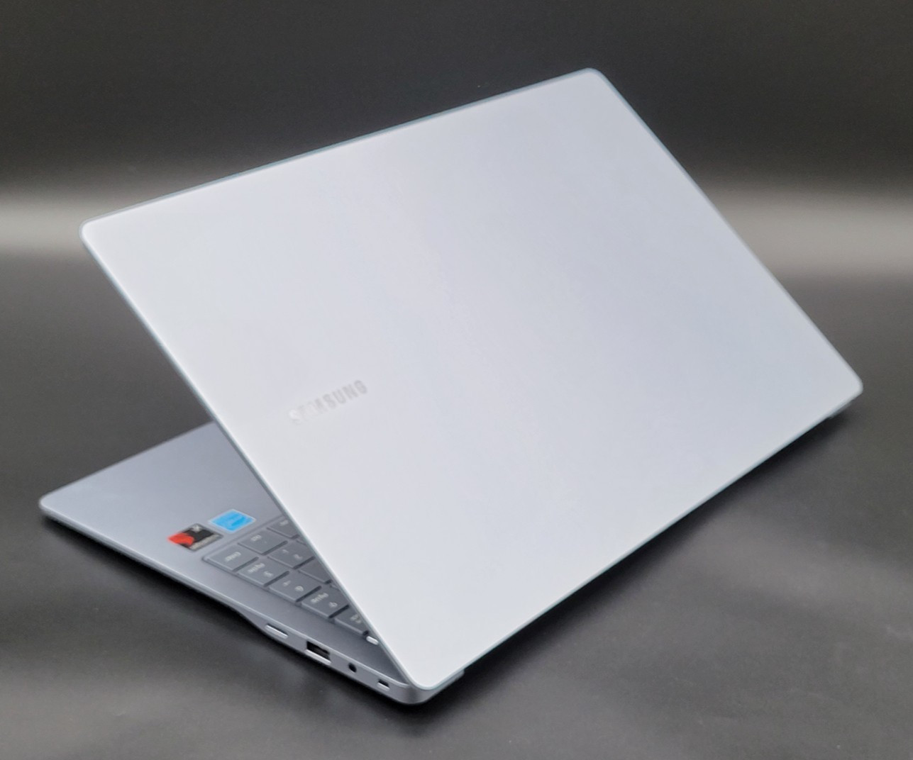 Samsung Galaxy Book4 Edge 15.6″ Snapdragon X 16GB RAM 512GB SSD Sapphire Blue*