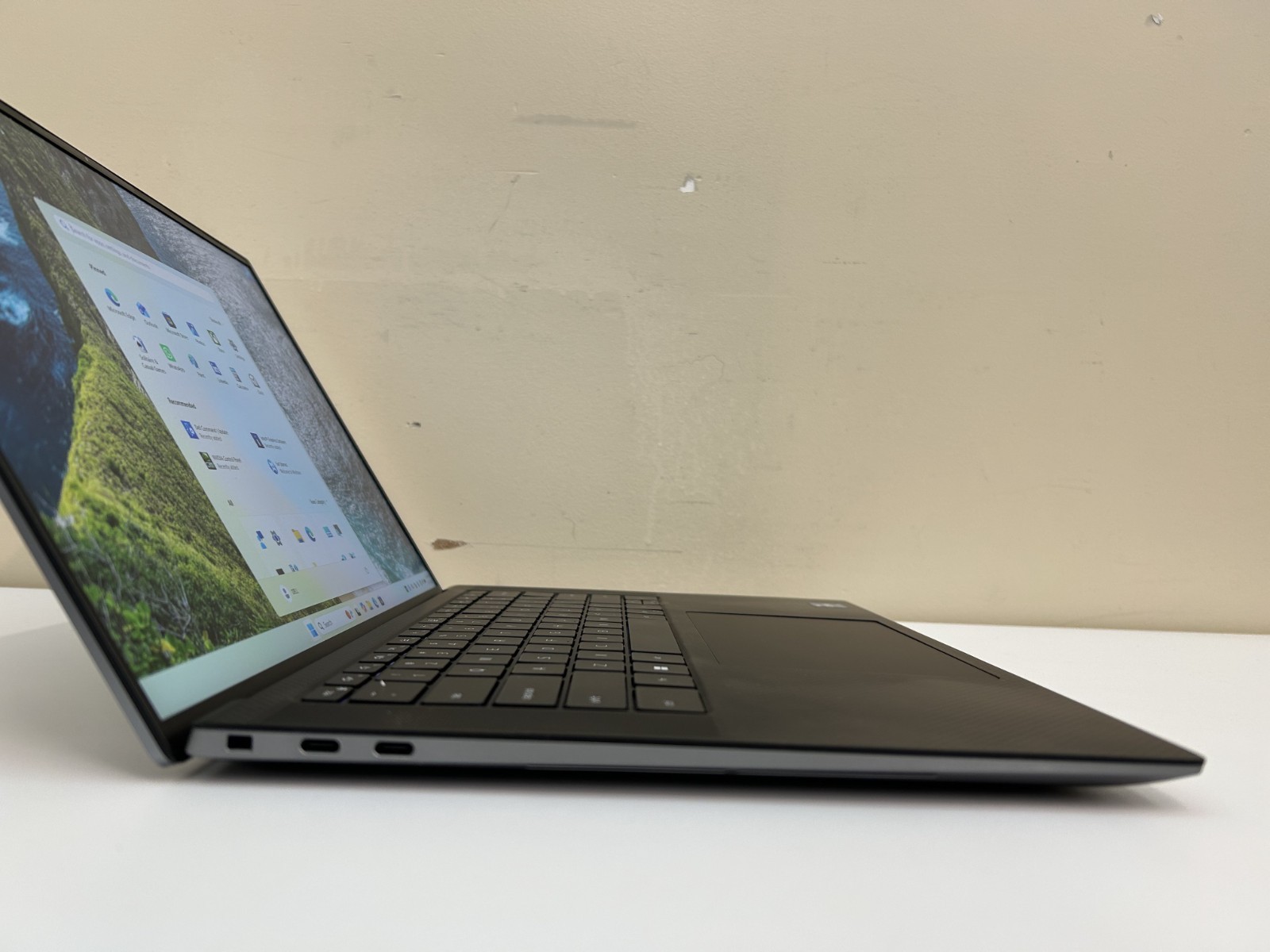 LAPTOP Dell Precision 5570 15.6″ CORE i7-12800H 1 TB NVMe SSD 32GB RAM Win 11