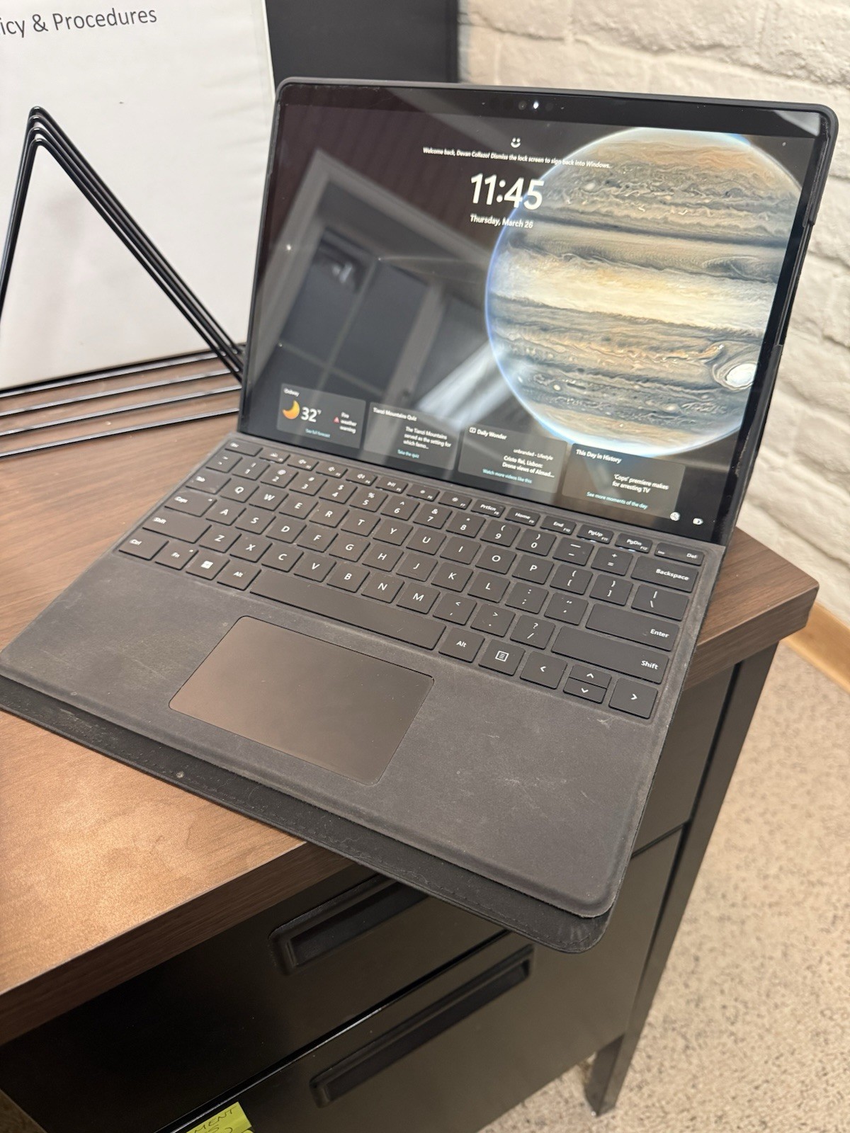 Microsoft Surface Pro 9 13″ (256GB SSD, Intel Core i5 12th Gen., 4.40 GHz, 8GB,