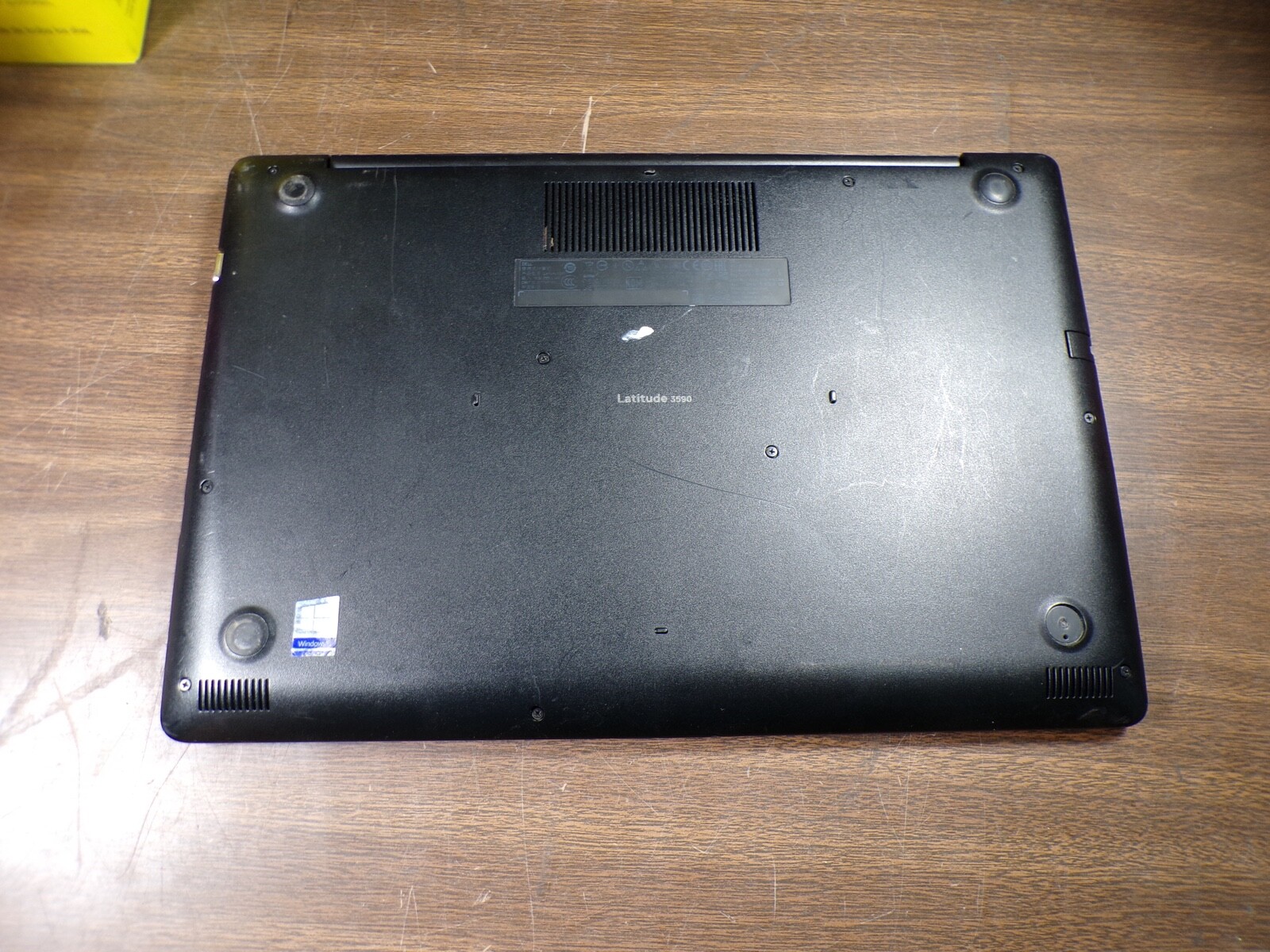 DELL LATITUDE 3590 INTEL CORE I5-8250U 1.60GHZ 8GB RAM **CRACKED SCREEN **NO HD