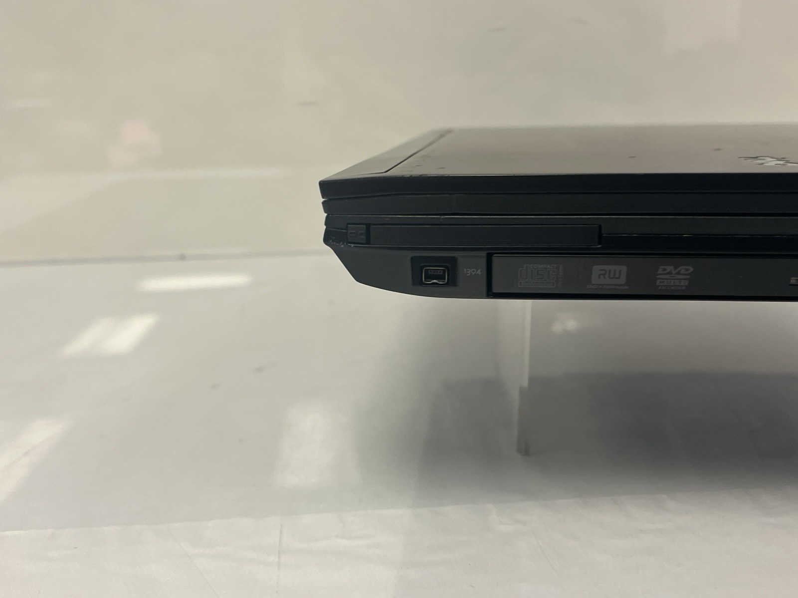 Dell Latitude E6400 14.1″ Intel C2D P8700 2.53GHz NO Ram NO HDD FOR PARTS