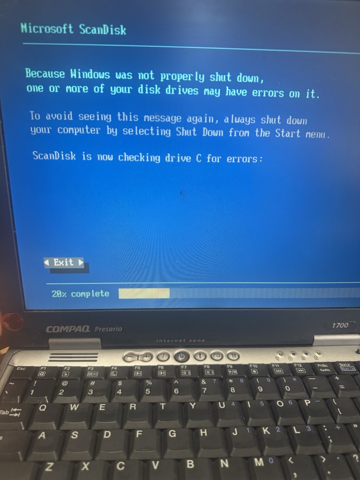 Compaq Presario 1700 Laptop Boots Windows 98 w/ Bag PSU HP CD-RW Dock