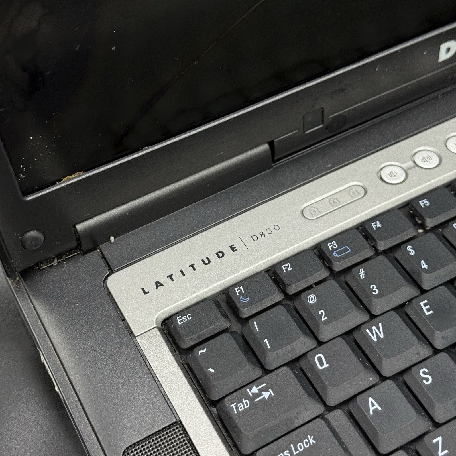 Dell Latitude D830 Laptop Notebook Computer For Parts Repair Salvage PP04X
