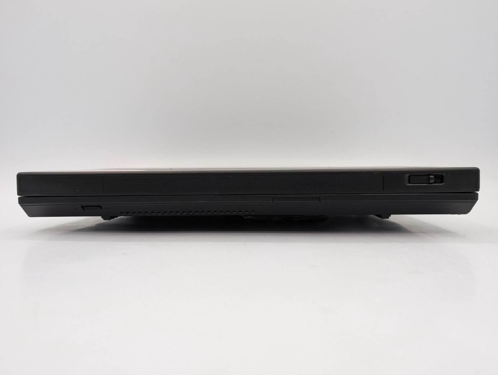 Lenovo ThinkPad R61e 15.6″ Laptop Celeron 540 1GB RAM For Parts
