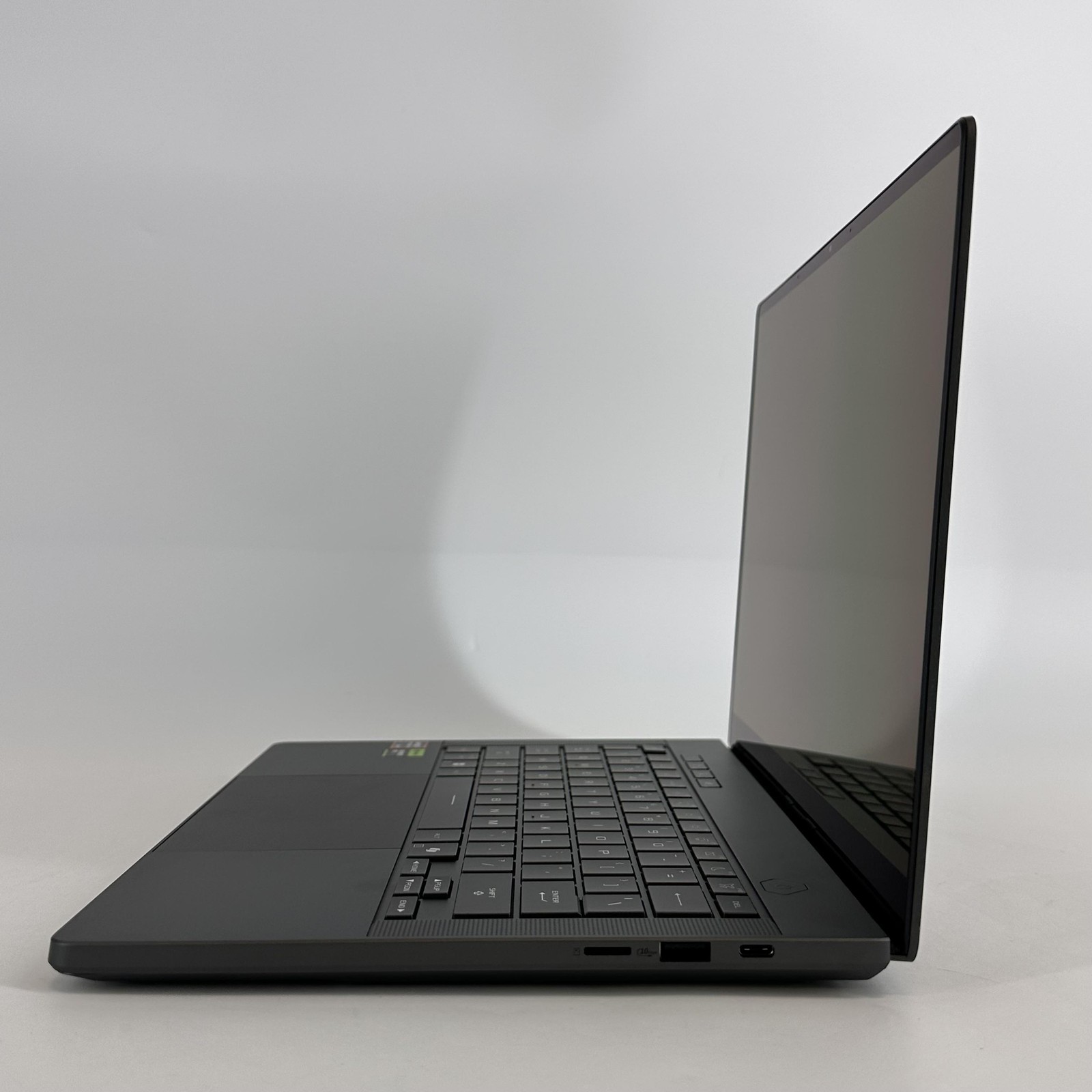Asus ROG Zephyrus G14 GA403 120Hz QHD+ Ryzen AI 9 HX 370 32GB 2TB RTX 5070 Ti