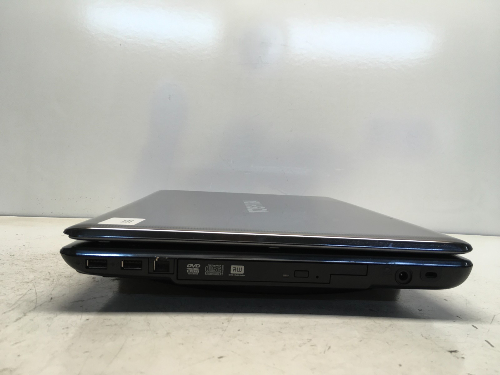 Toshiba Satellite P305-S8996E Intel Core 2 T6400 2GHz 4 GB NO HDD/Battery