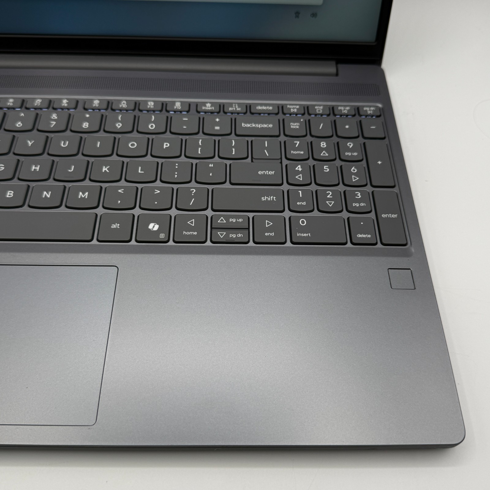 Lenovo IdeaPad Slim 3 15Q8X10 15.3″ Snapdragon X 16GB 476GB SSD Touch 100% Bat