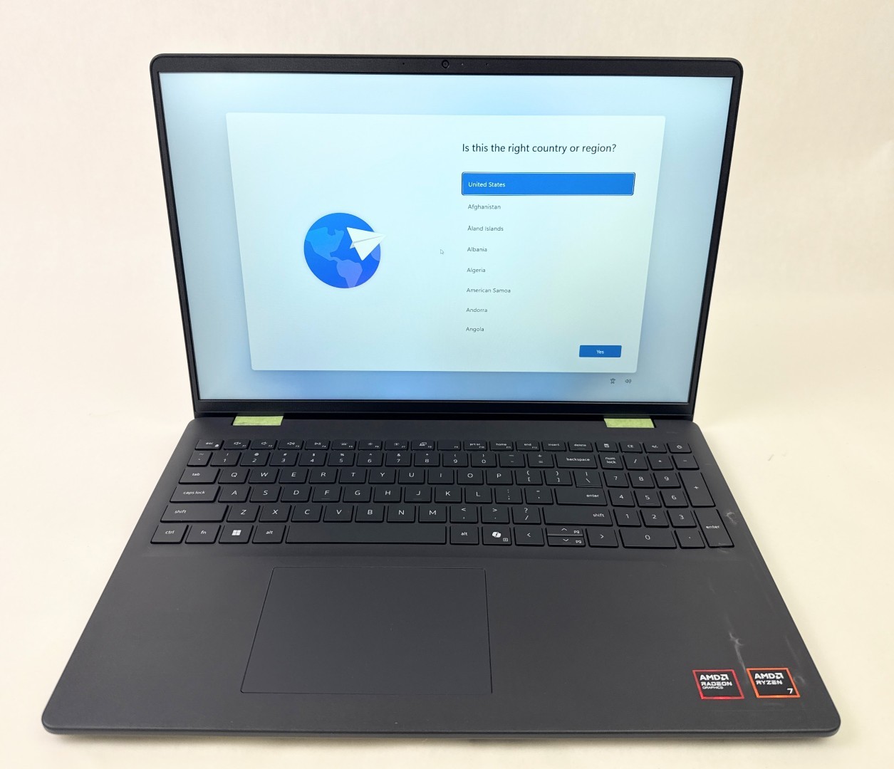 Dell 16 DC16255 16″ 1920×1200 FHD+ Touch Ryzen 7 250 16GB 1TB SSD W11H Laptop