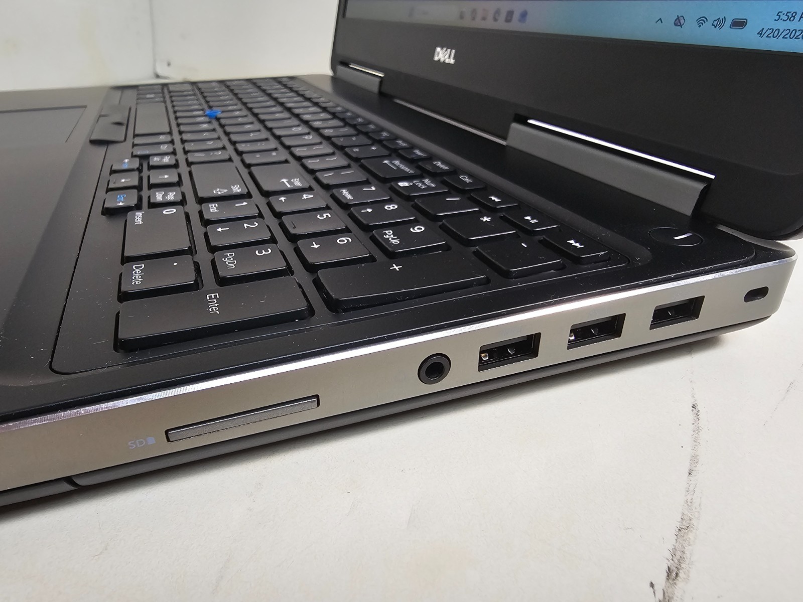 Dell Precision 7520 Laptop – 2.9 GHz i7-7820HQ 16GB 256GB SSD M1200 15.6″