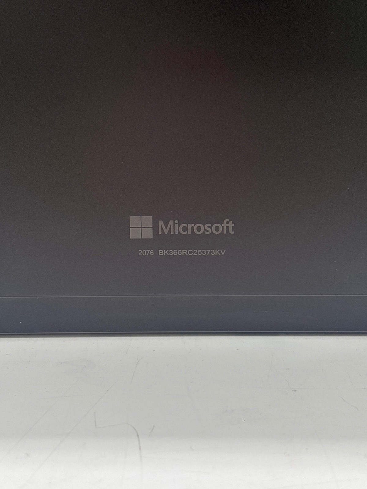 Microsoft 11th Edition 2076 Snapdragon X12 Core 16GB RAM 512GB SSD – Cracked Scr
