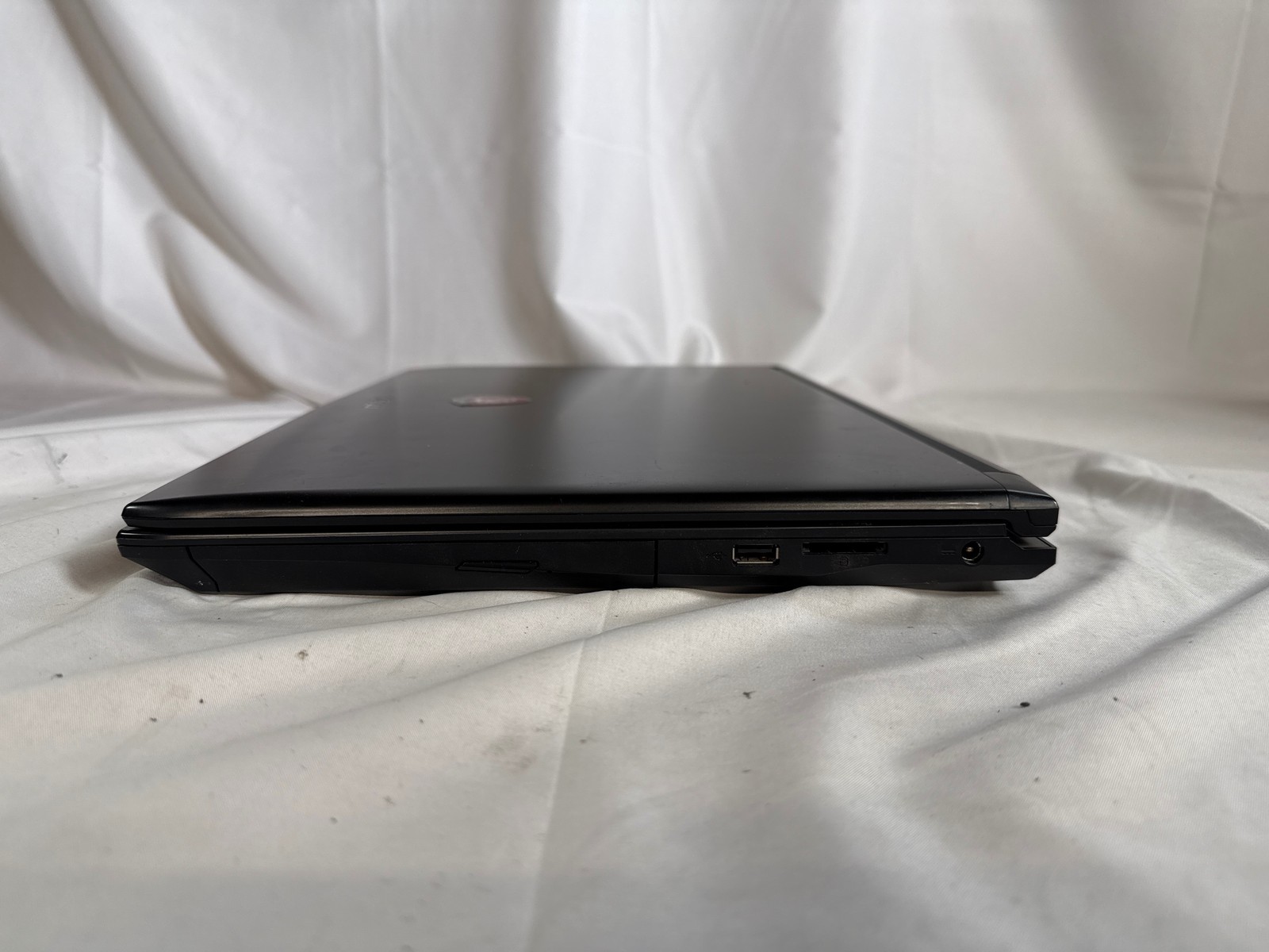 MSI GL72 7RD i7-7700HQ 16GB 128GB SSD 1TB HDD GTX 1050 17.3″ Gaming