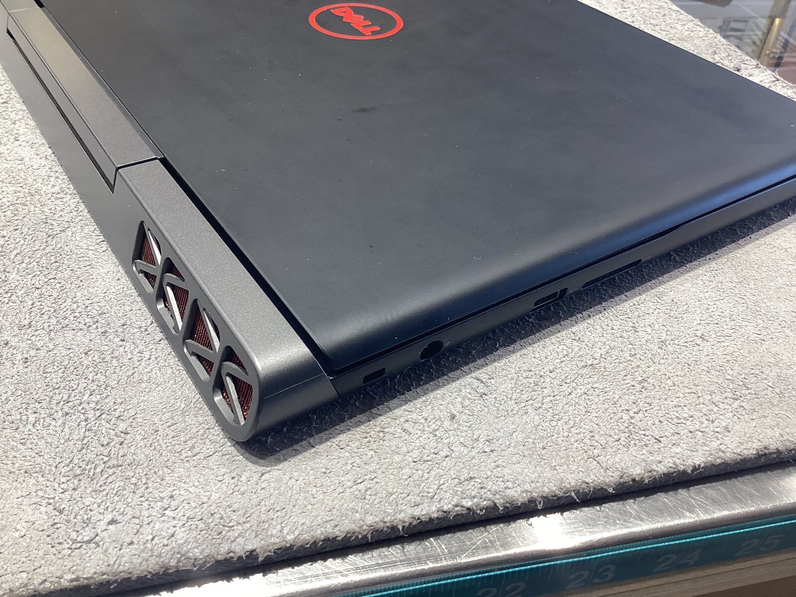 Dell Inspiron 15 7000 Gaming Laptop PC P65F CORE i5 7th Gen 8Gb 256Gb QZ01