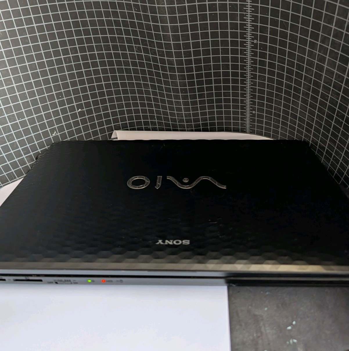 SONY VAIO PCG 71C11L – AMD Vision 6GB RAM – Used and tested + works excellent