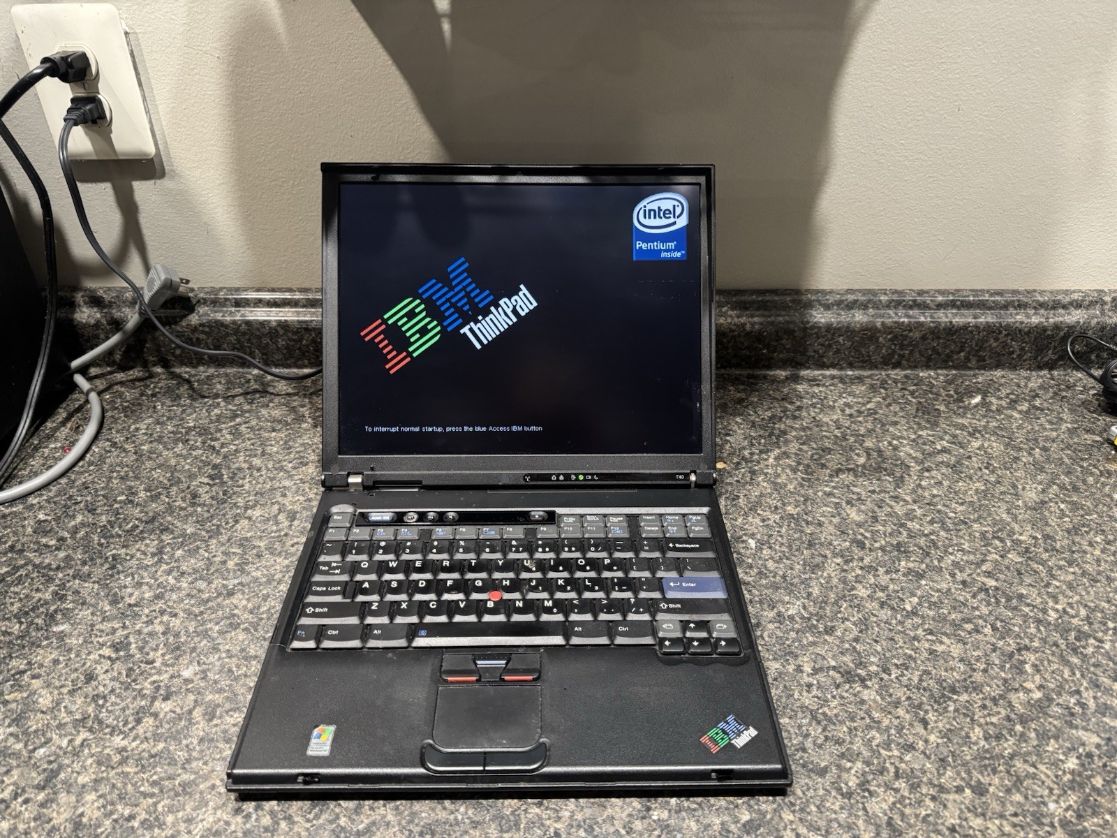 IBM ThinkPad T40 Laptop Powers On Unknown Specifications BIOS LOCKED